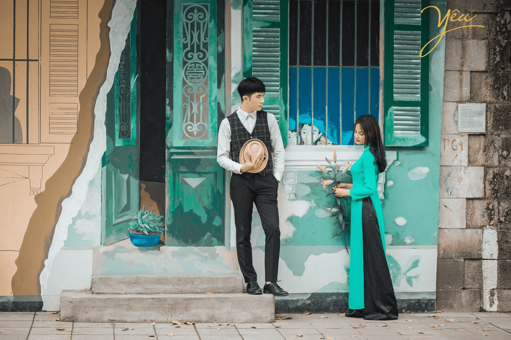 Những bức tranh vẽ trên bức tường dọc phố Phùng Hưng (Nguồn: Yêu Media)